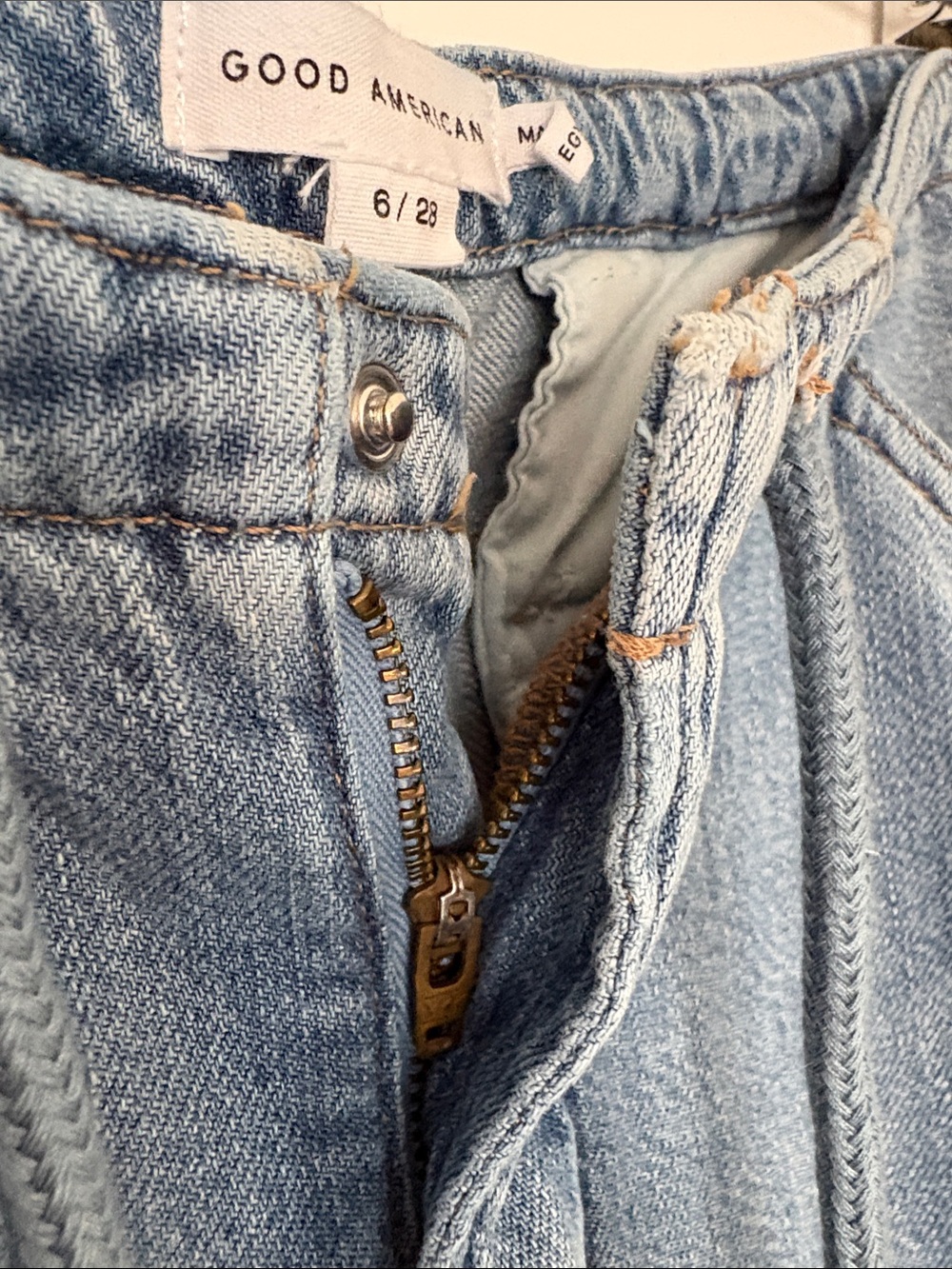 Good American Light Blue Baggy Jeans - Picture 6 of 6